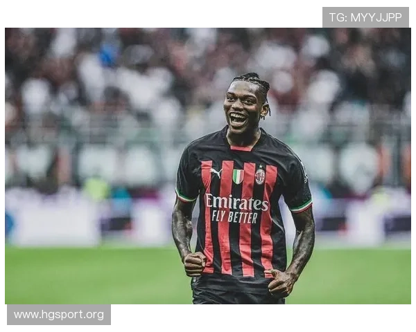 莱奥社媒晒照庆祝夺冠高呼我们再一次做到了球队团结荣耀时刻见证